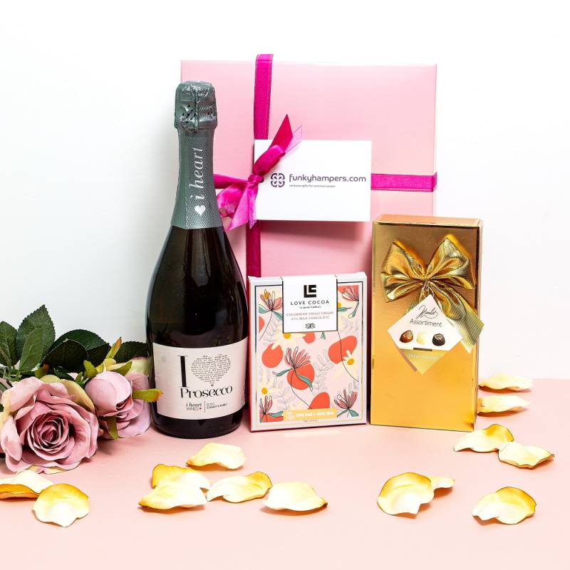 Mum Loves Prosecco and Chocolates Hamper